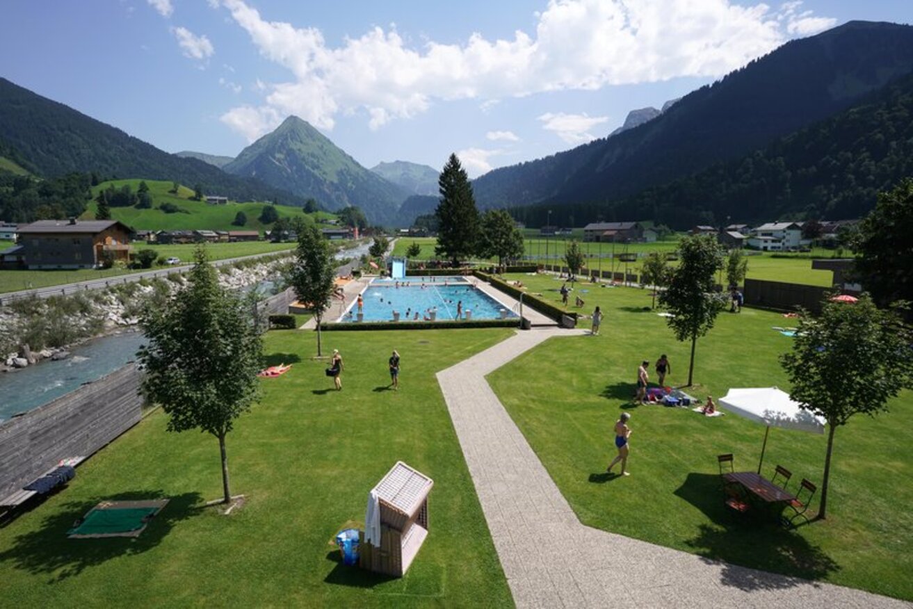 Schwimmbad_Au__c__Ludwig_Berchtold_-_Au-Schoppernau_Tourismus